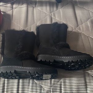 UGG SUNDANCE SHORT II REVIVAL